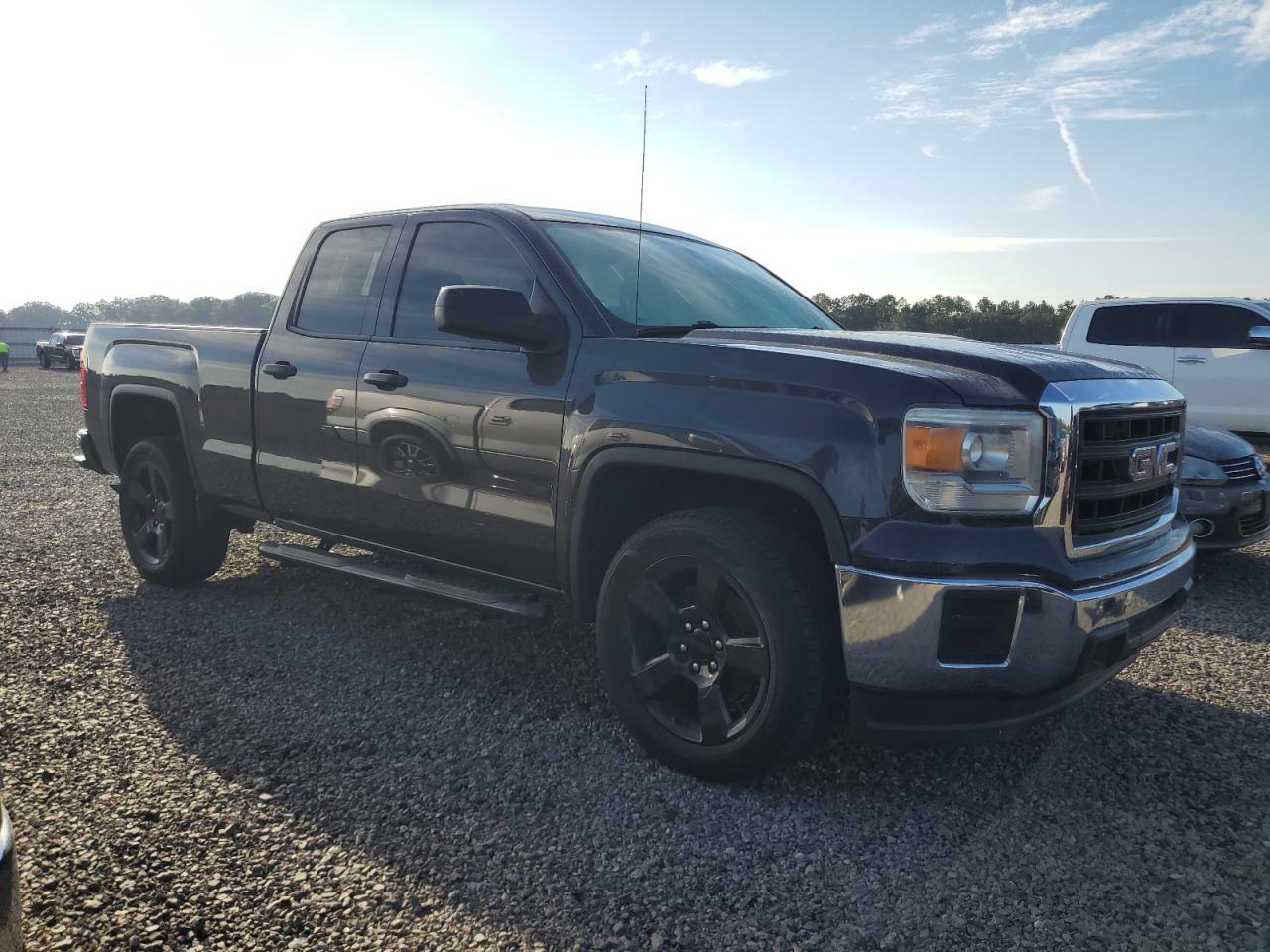 2015 GMC Sierra - Image 4