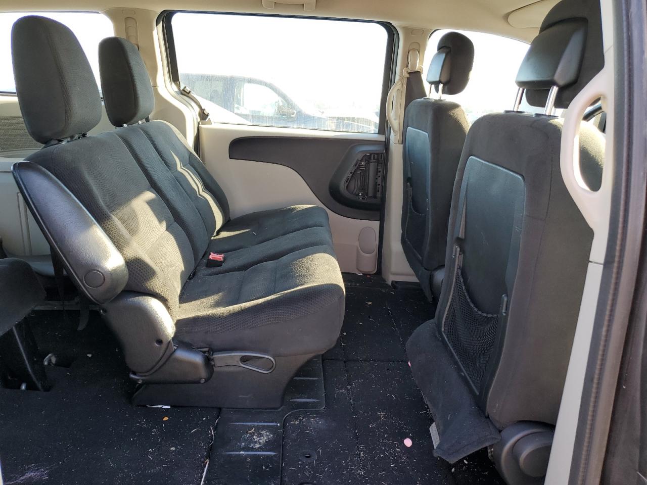 2016 Dodge Caravan - Image 11