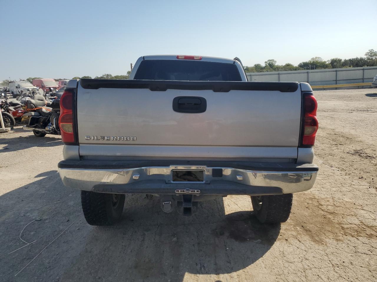 2005 Chevrolet Silverado K1500 VIN: 2GCEK19B751355074 Lot: 76587584