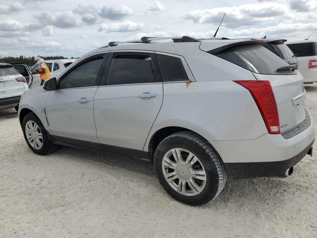 2010 Cadillac SRX - Image 2
