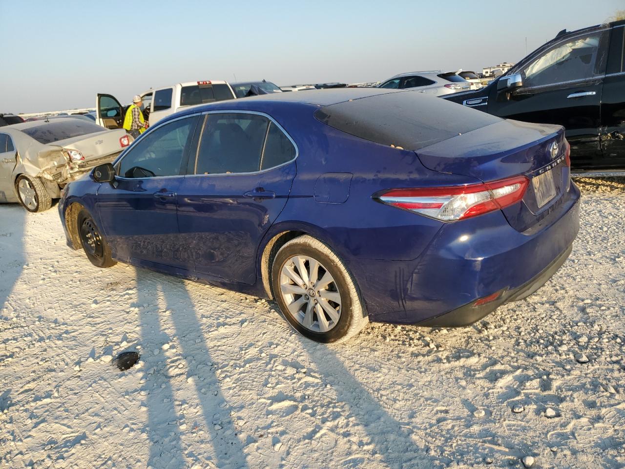 4T1B11HK7JU637796 2018 TOYOTA CAMRY - Image 2