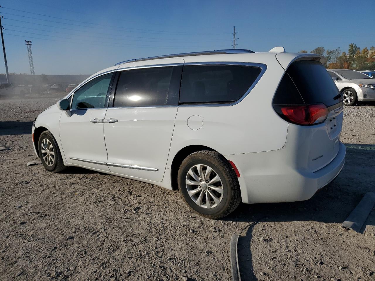 2019 Chrysler Pacifica - Image 2