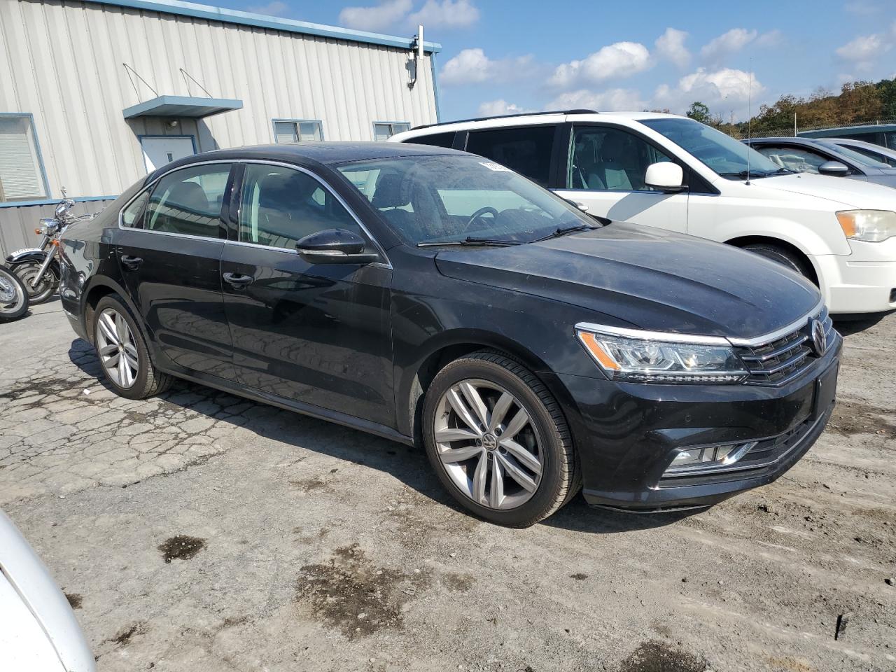 2018 Volkswagen Passat - Image 4