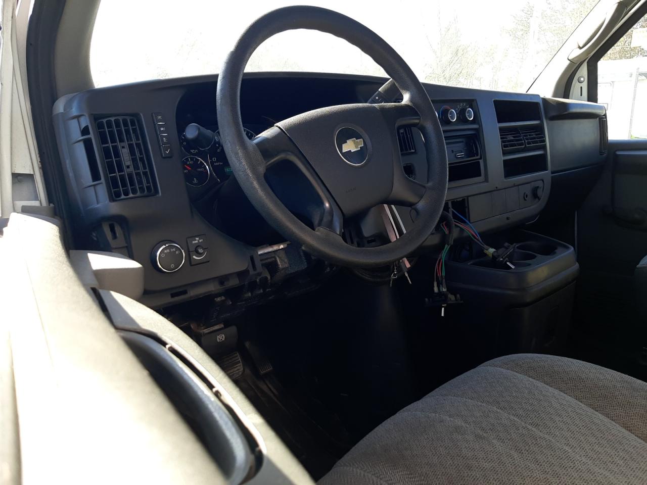 2010 Chevrolet Express - Image 8