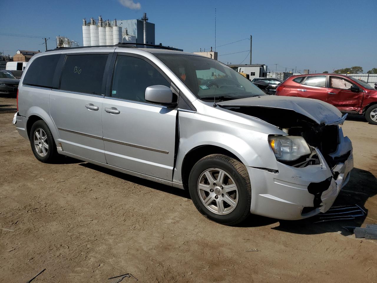 2010 Chrysler Town & Country - Image 4