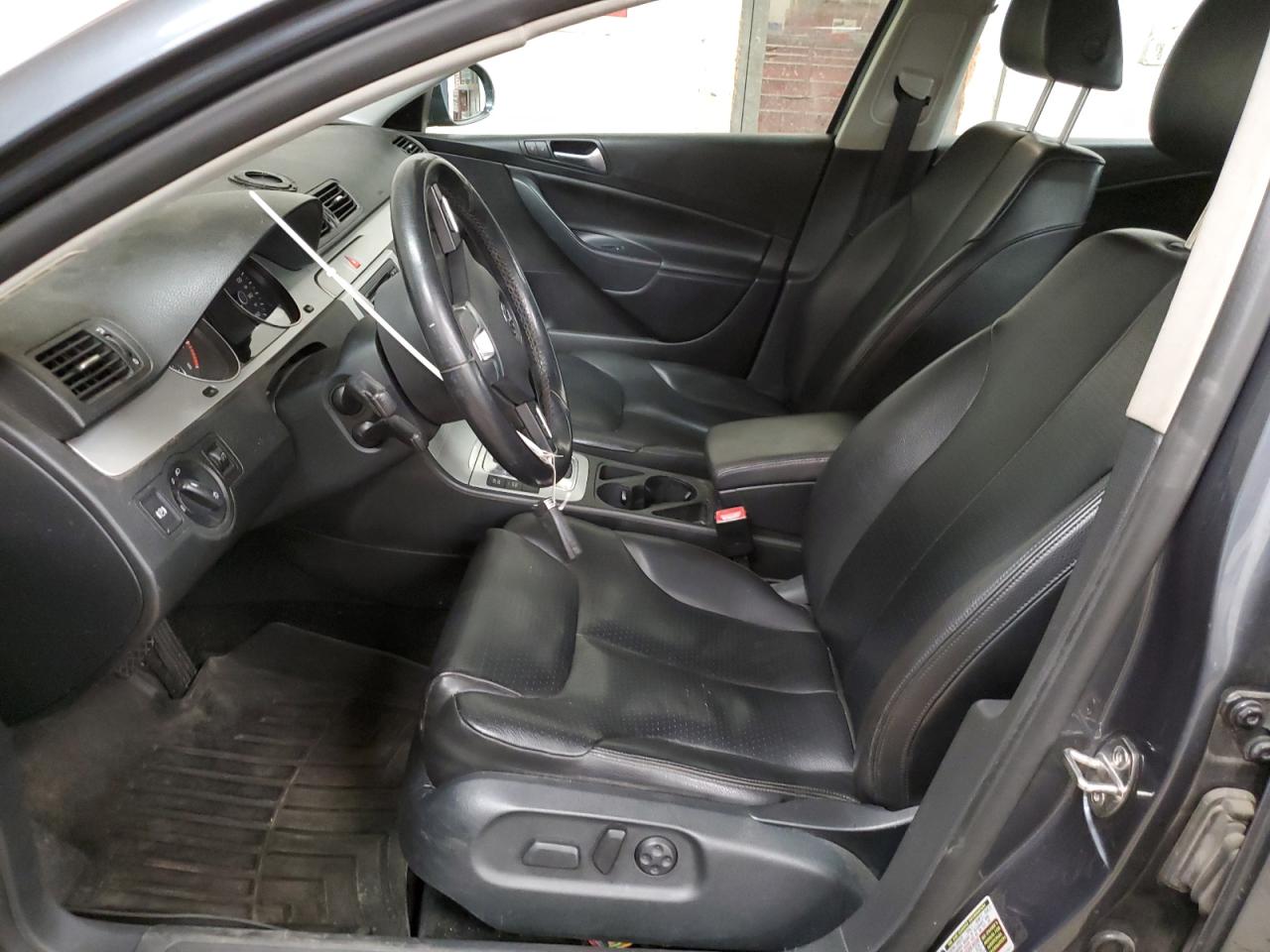 2010 Volkswagen Passat Komfort VIN: WVWJK9AN1AE160387 Lot: 76889324