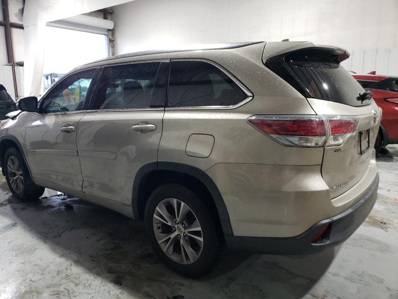 5TDKKRFH5FS118040 2015 TOYOTA HIGHLANDER - Image 2