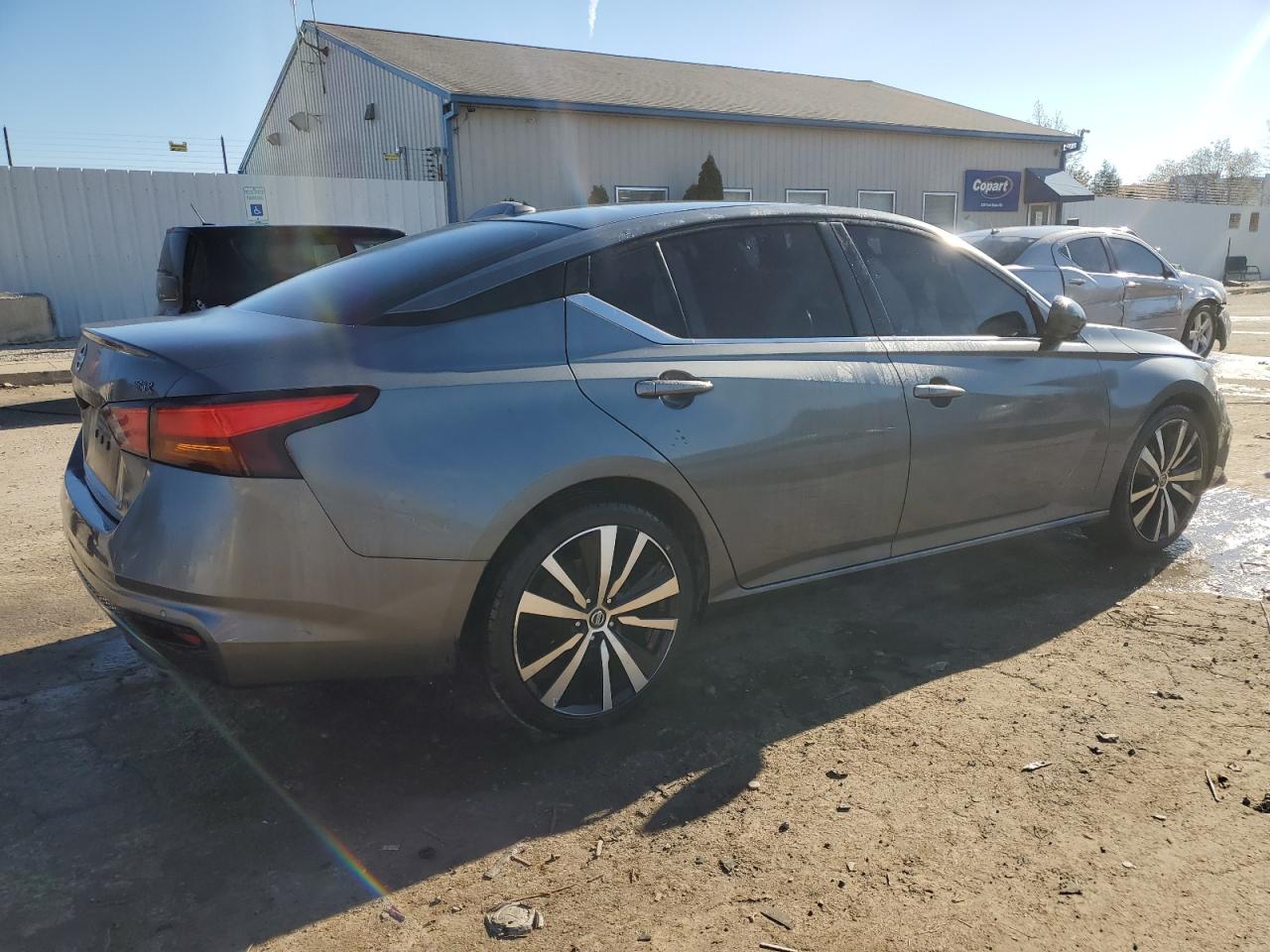 2020 Nissan Altima - Image 3