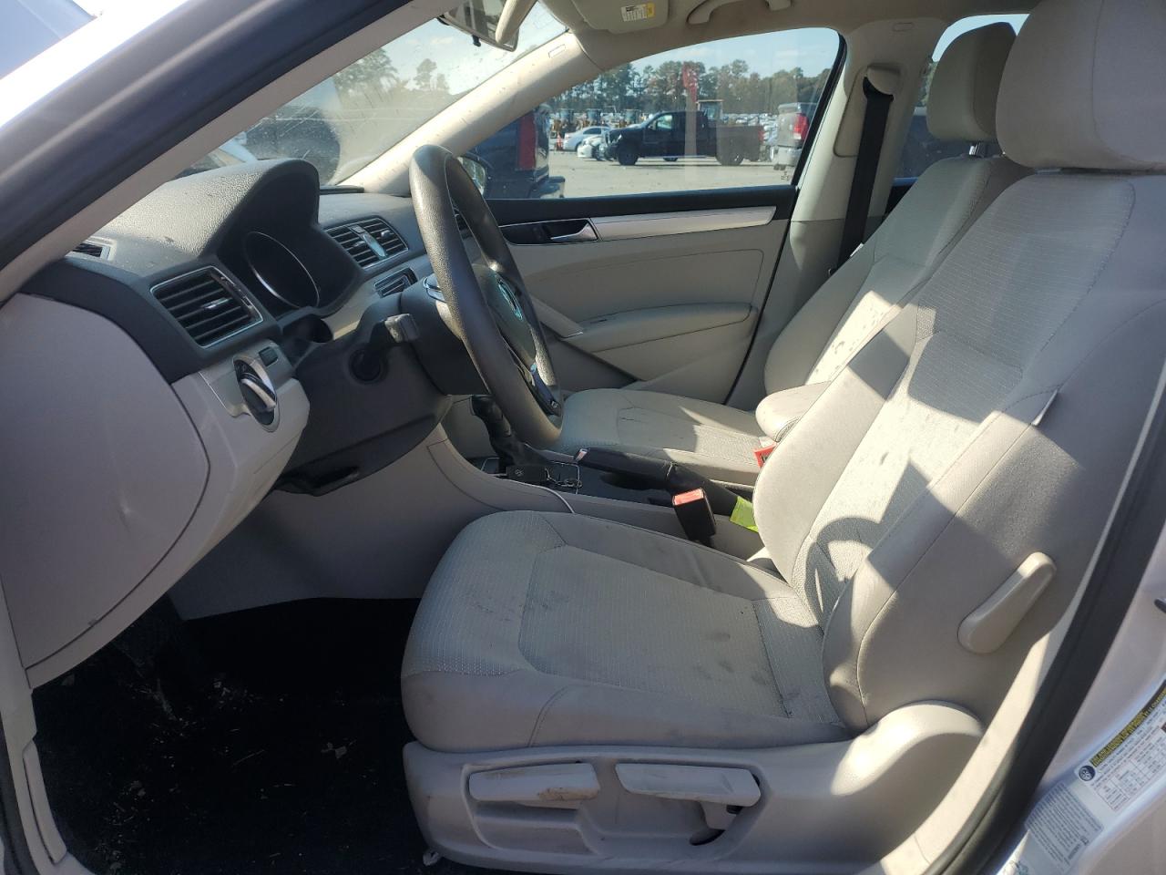 2016 Volkswagen Passat - Image 7