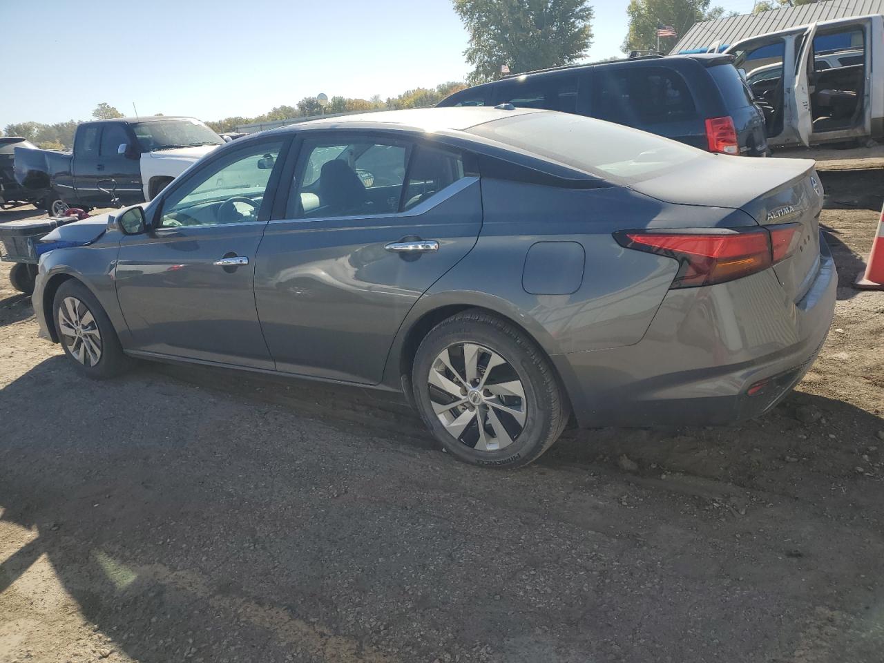 2019 Nissan Altima - Image 2
