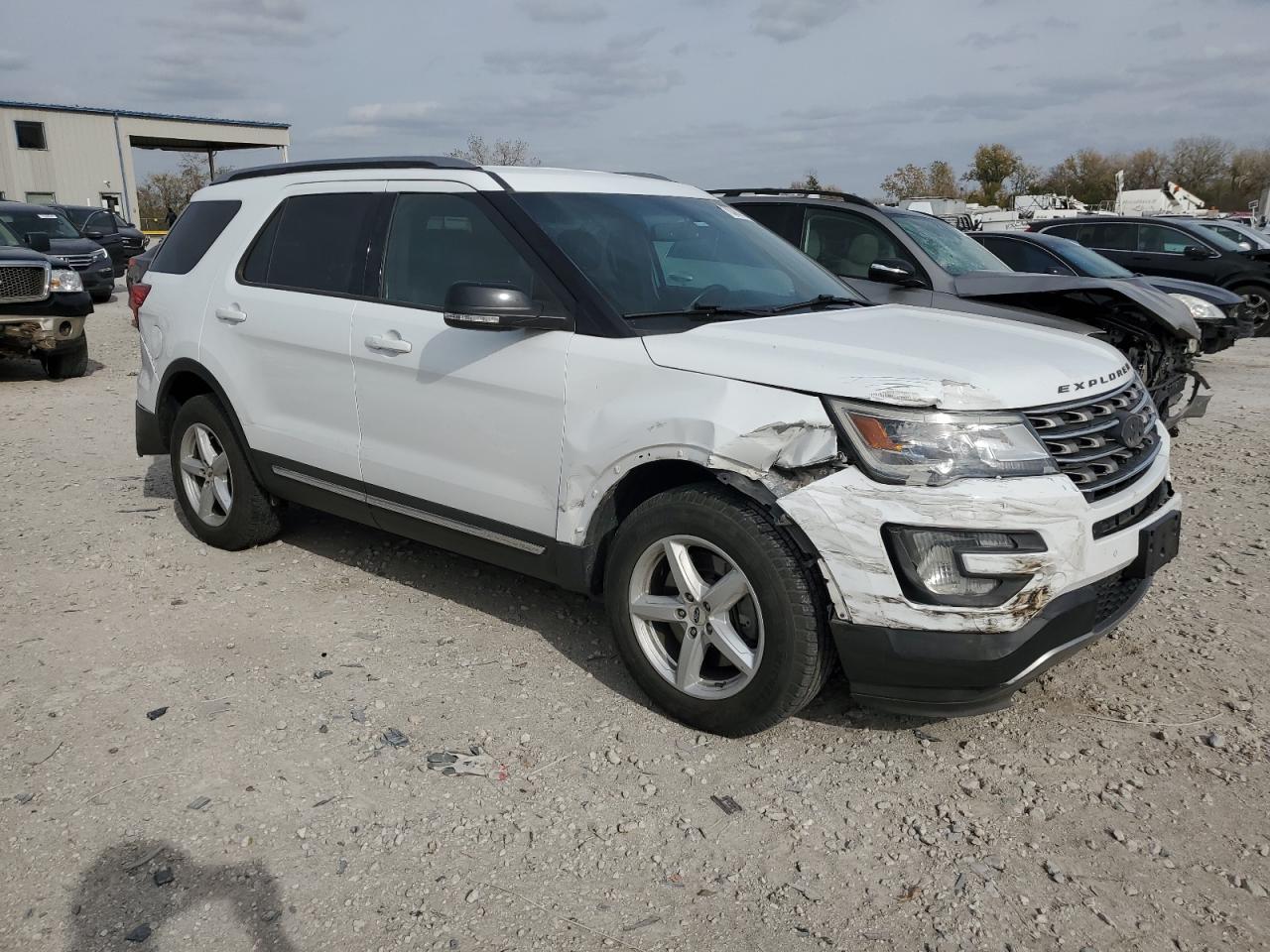 VIN 1FM5K8D89GGB78923 2016 FORD EXPLORER no.4