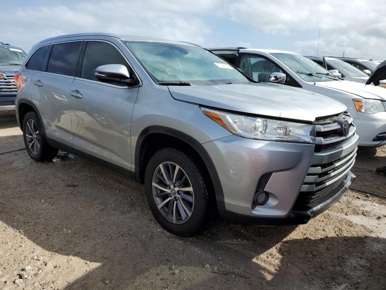 2019 Toyota Highlander - Image 4