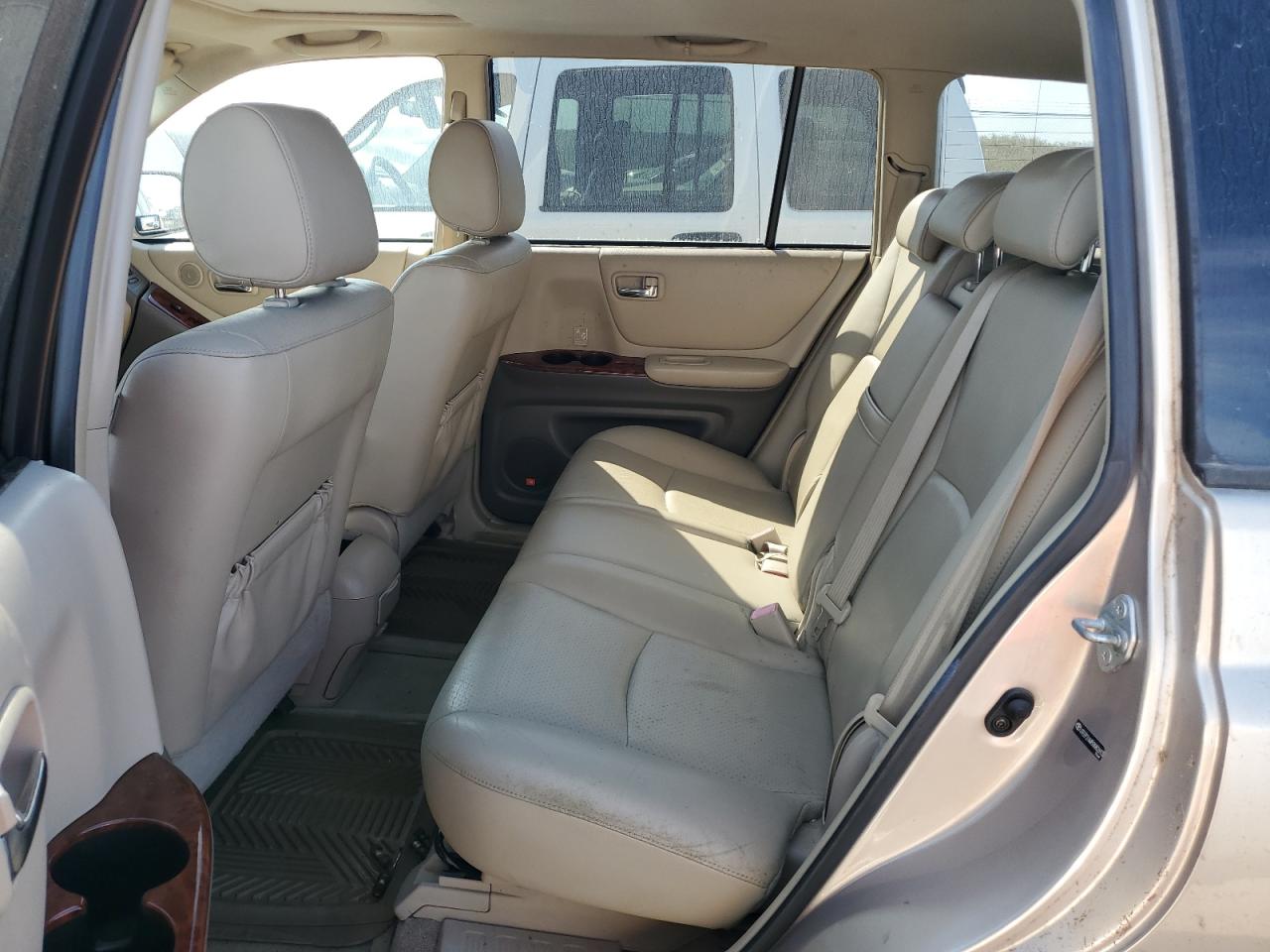 2005 Toyota Highlander - Image 11