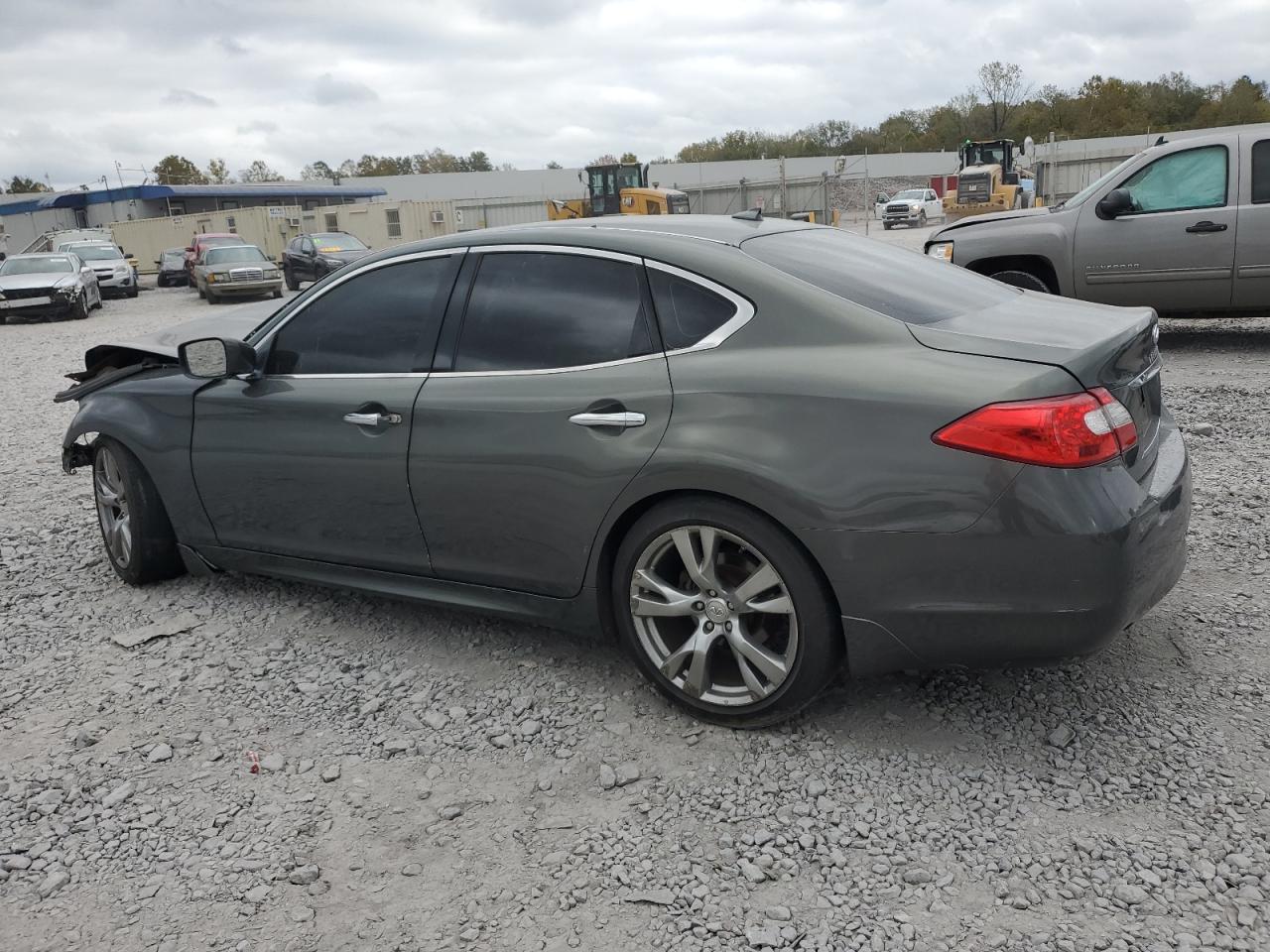 2012 Infiniti M - Image 2
