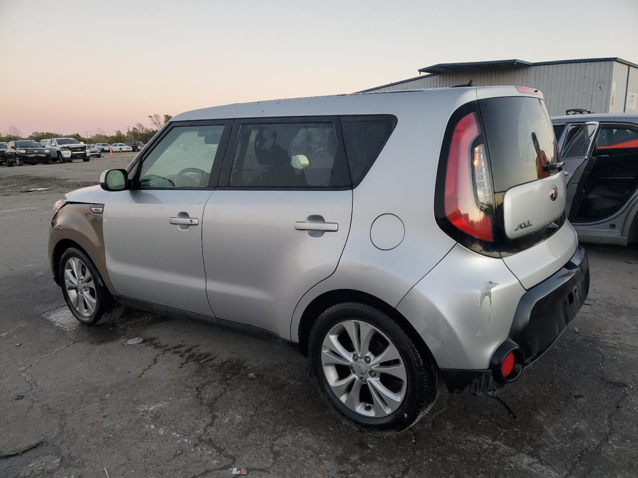 VIN KNDJP3A55G7820720 2016 KIA SOUL no.2