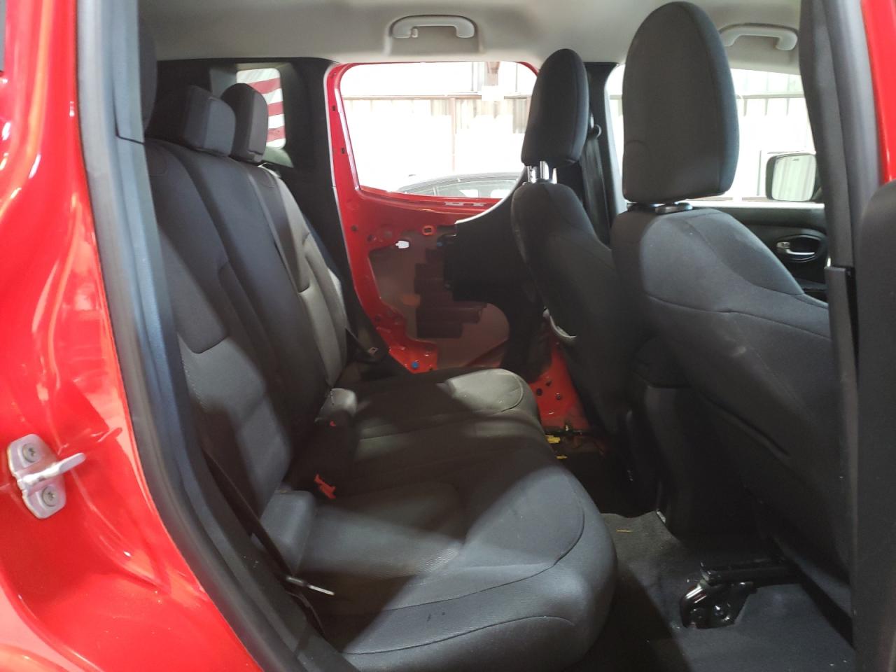 2017 Jeep Renegade - Image 11