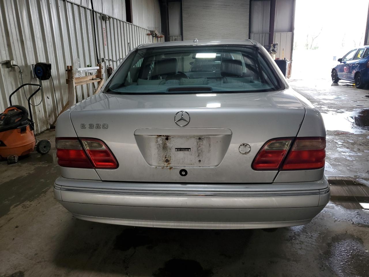 2001 Mercedes-Benz E 320 VIN: WDBJF65J61B198210 Lot: 72616744