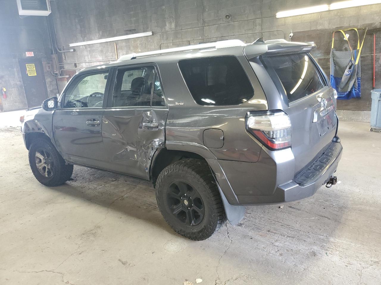 VIN JTEBU5JR8G5339654 2016 TOYOTA 4RUNNER no.2