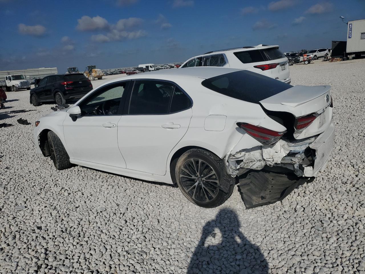 VIN 4T1B11HK3JU062869 2018 TOYOTA CAMRY no.2