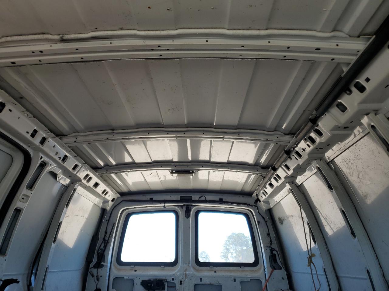 2012 Chevrolet Express - Image 10