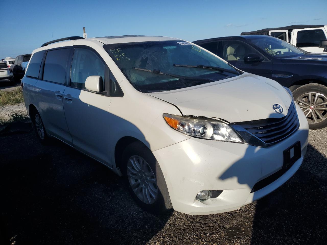 VIN 5TDYK3DC1FS654885 2015 TOYOTA All Models no.4