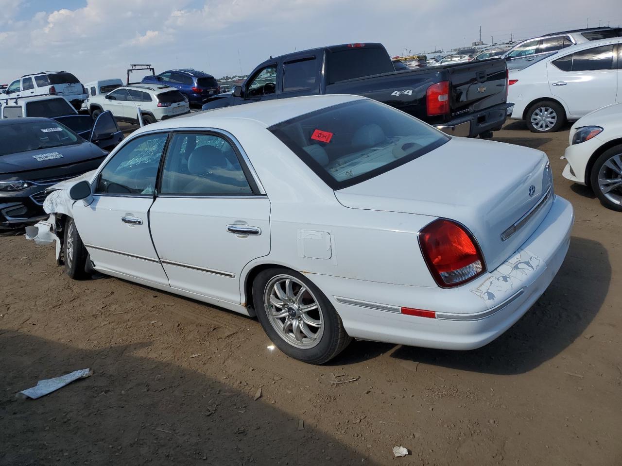 2001 Hyundai Grandeur - Image 2