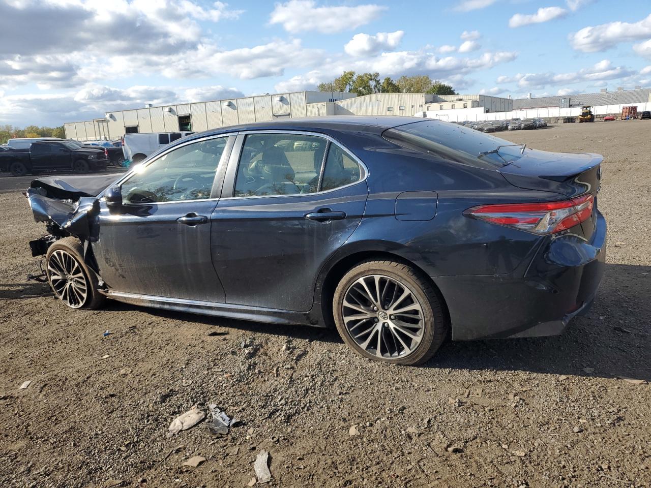 JTNB11HK3J3021387 2018 TOYOTA CAMRY - Image 2