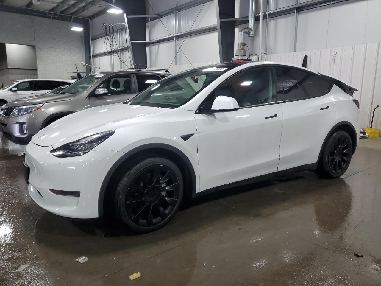 2020 Tesla Model Y VIN: 5YJYGDEF8LF002720 Lot: 74219424