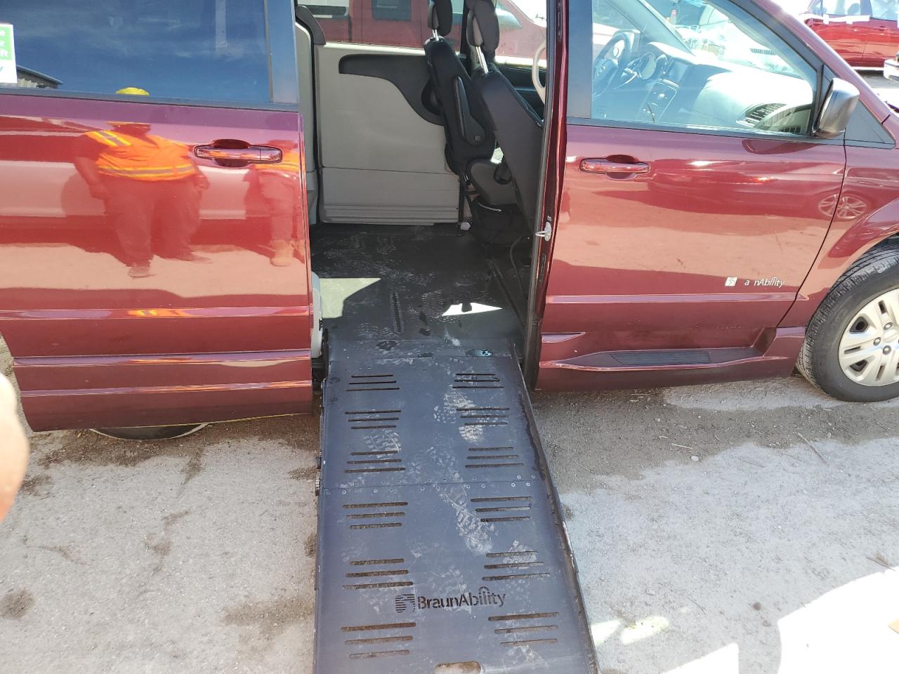2018 Dodge Caravan - Image 11