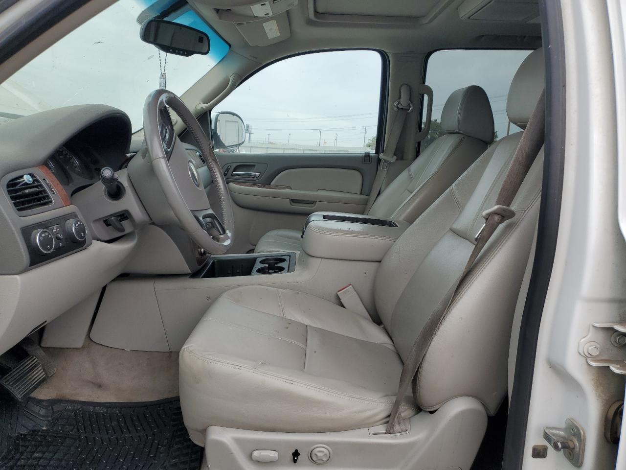 2008 Chevrolet Suburban - Image 7