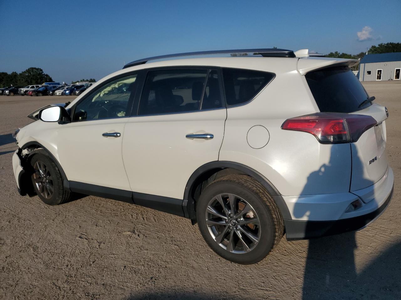 JTMYFREV0JJ738533 2018 TOYOTA RAV 4 - Image 2