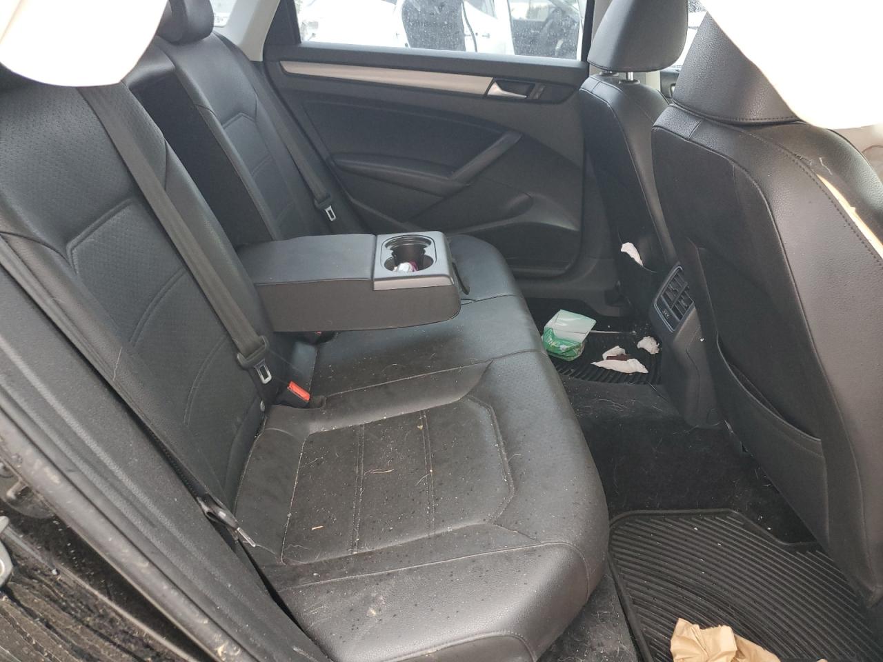 2015 Volkswagen Passat - Image 11