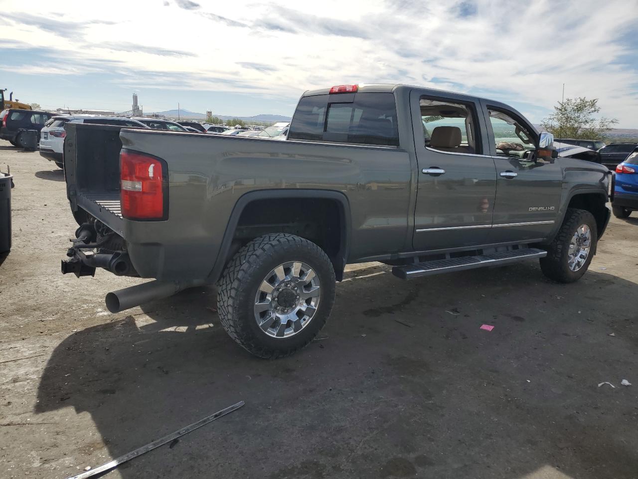 2017 GMC Sierra - Image 3