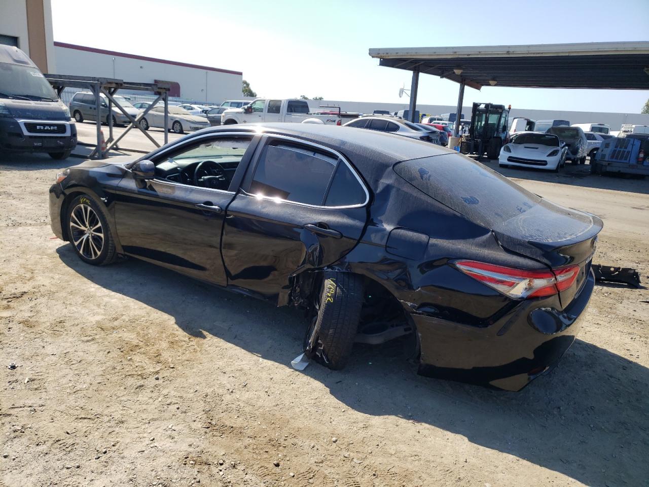 2018 Toyota Camry L VIN: 4T1B11HK1JU130540 Lot: 73303024