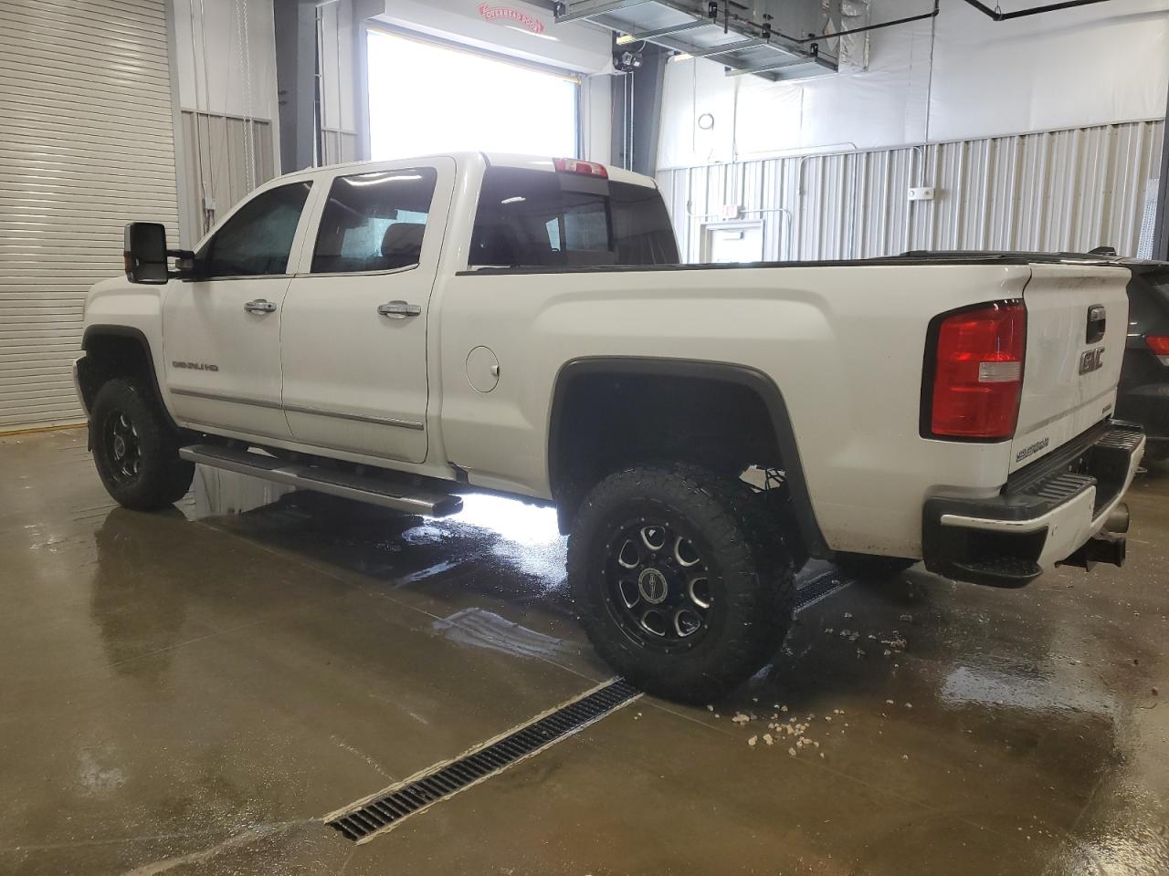 2018 GMC Sierra - Image 2