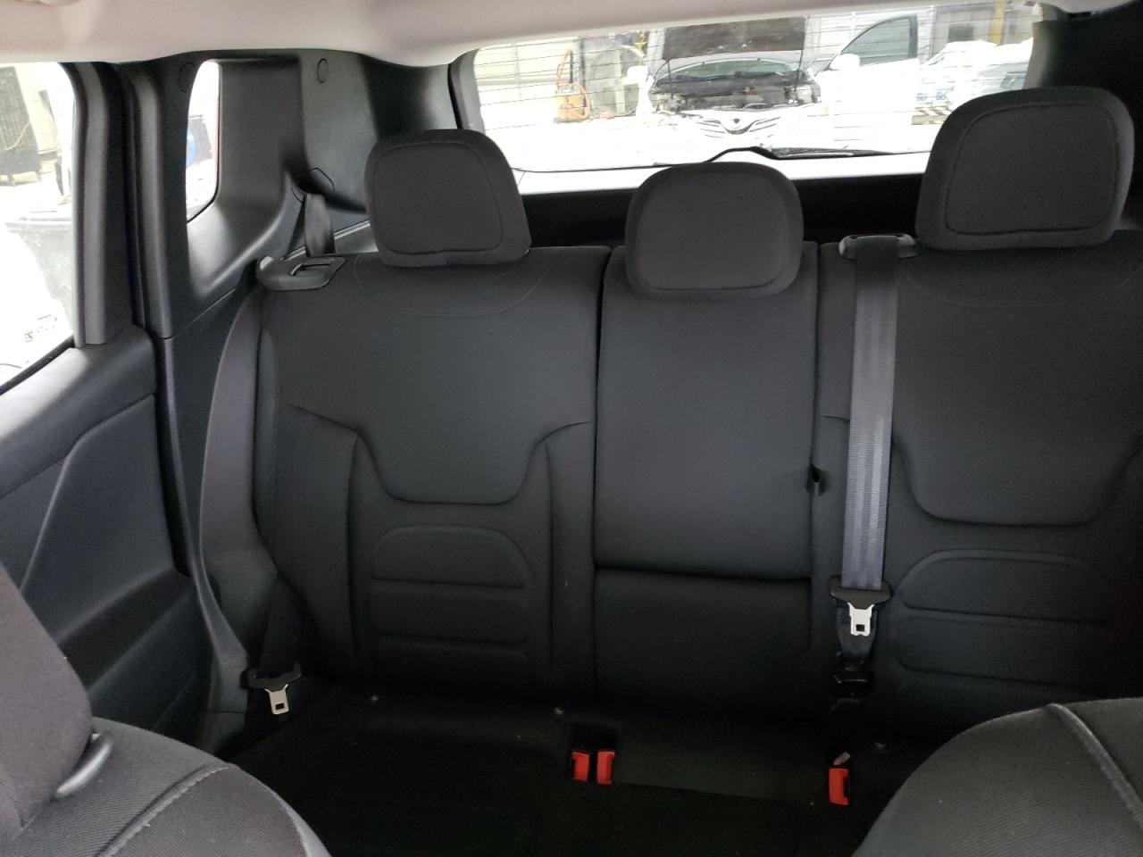 2017 Jeep Renegade - Image 10