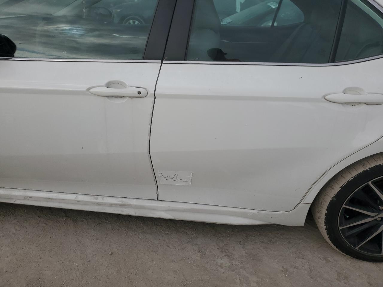 2021 Toyota Camry - Image 12