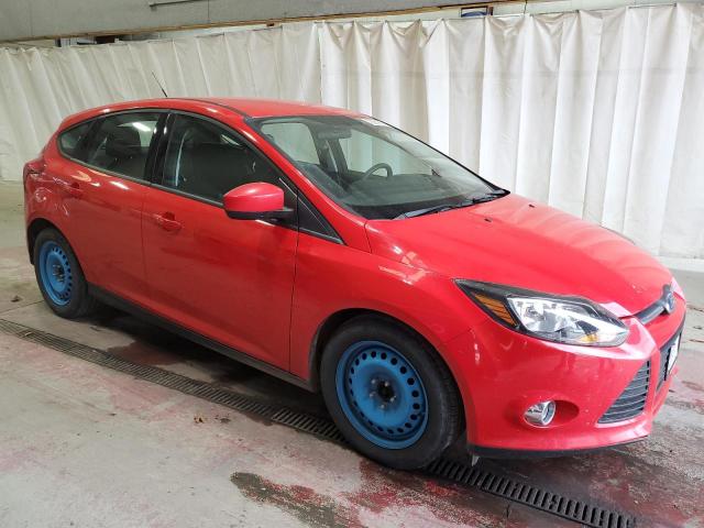 Хэтчбеки FORD FOCUS 2012 Красный