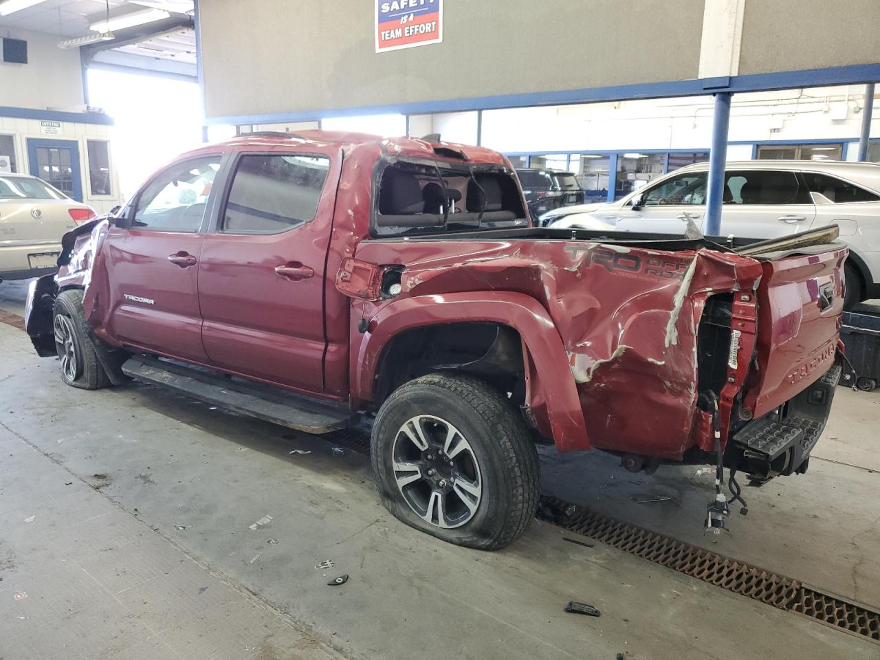 VIN 3TMAZ5CNXJM066147 2018 TOYOTA TACOMA no.2