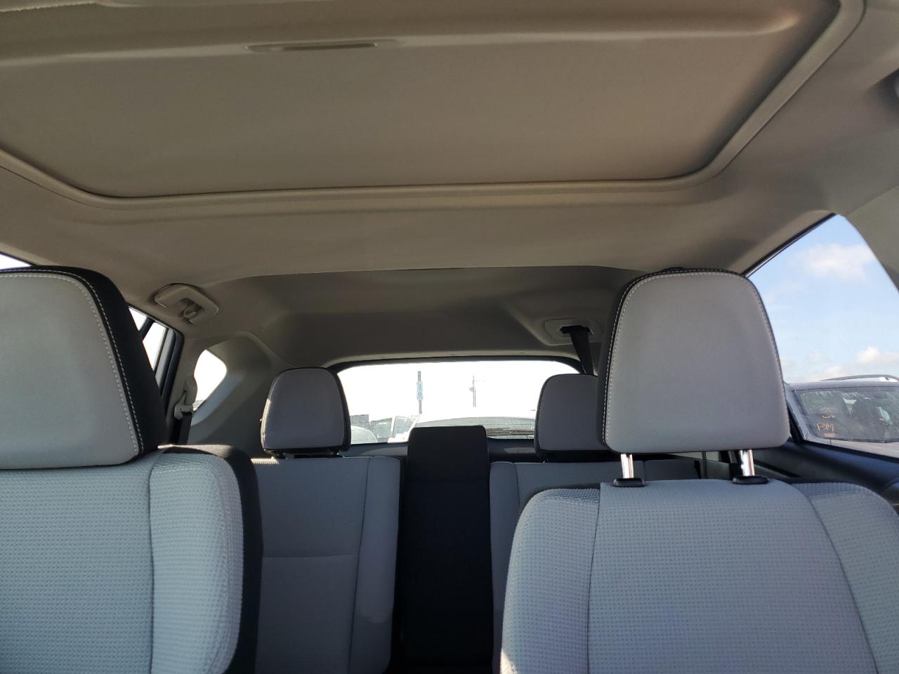 2018 Toyota RAV 4 - Image 10
