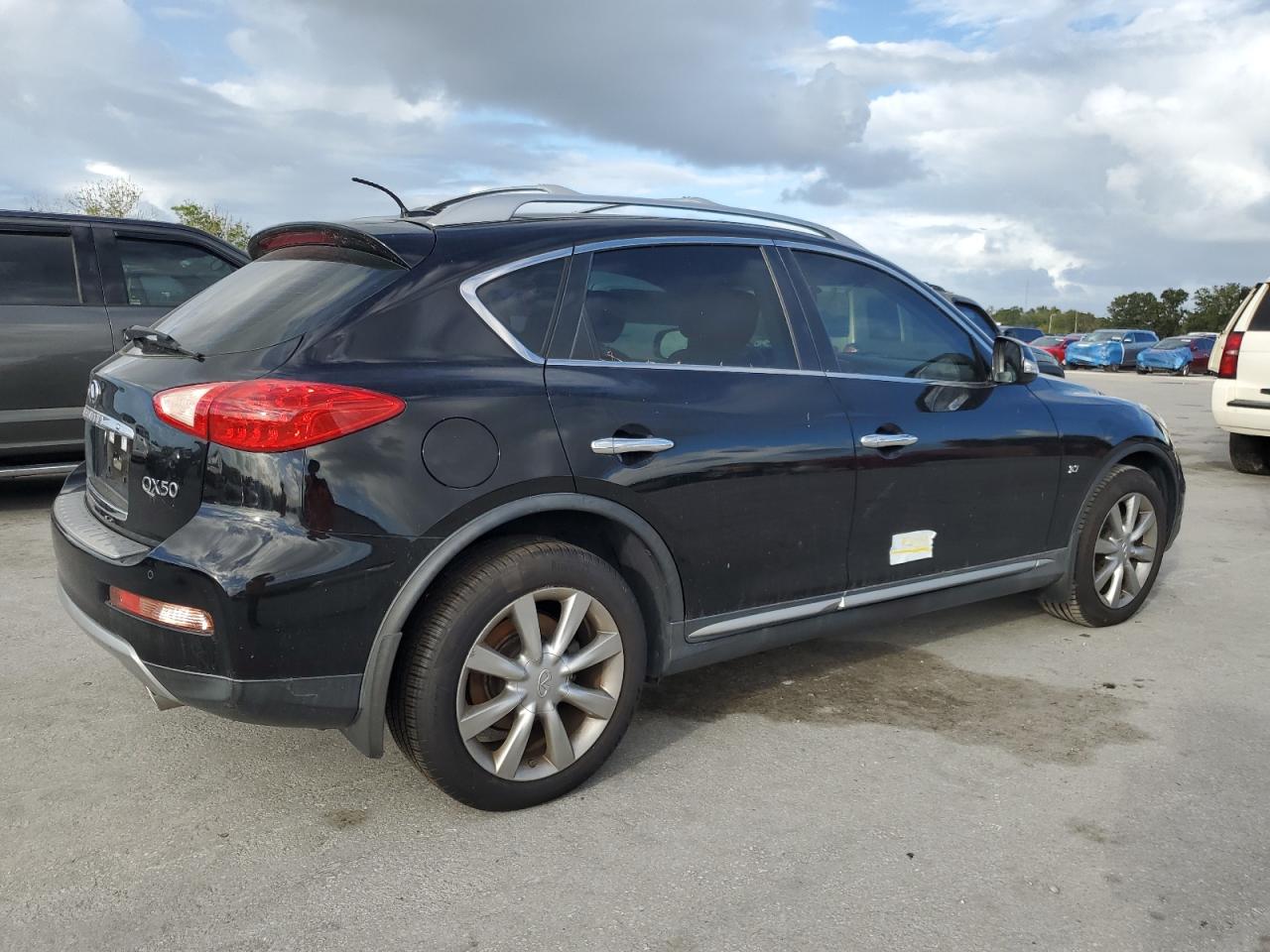 2017 Infiniti QX50 - Image 3