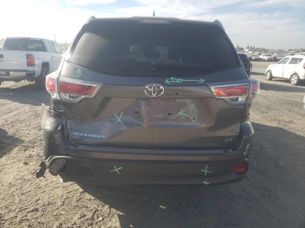 5TDZKRFH2GS165638 2016 Toyota Highlander Le