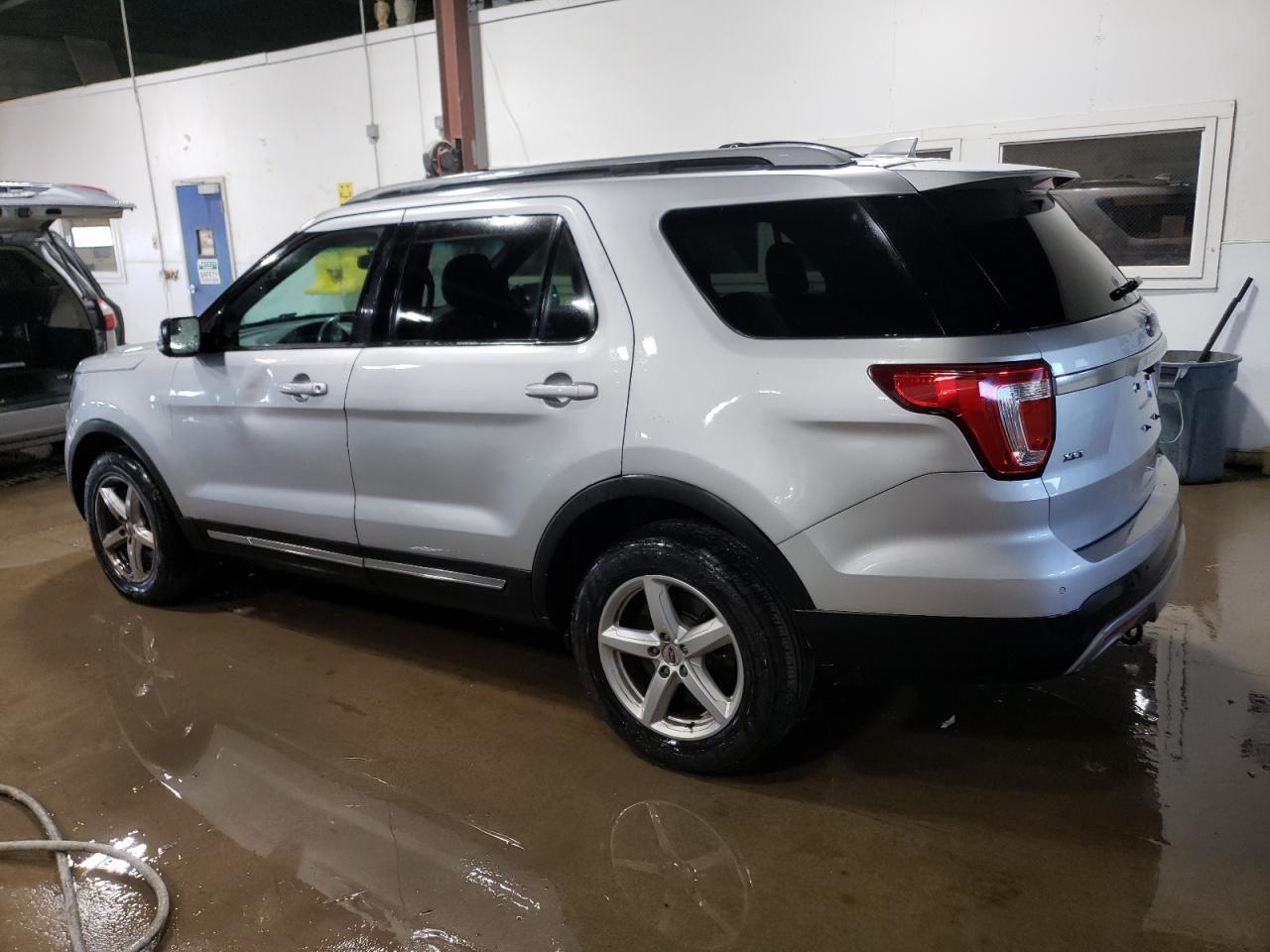 1FM5K8D85GGD27988 2016 FORD EXPLORER - Image 2