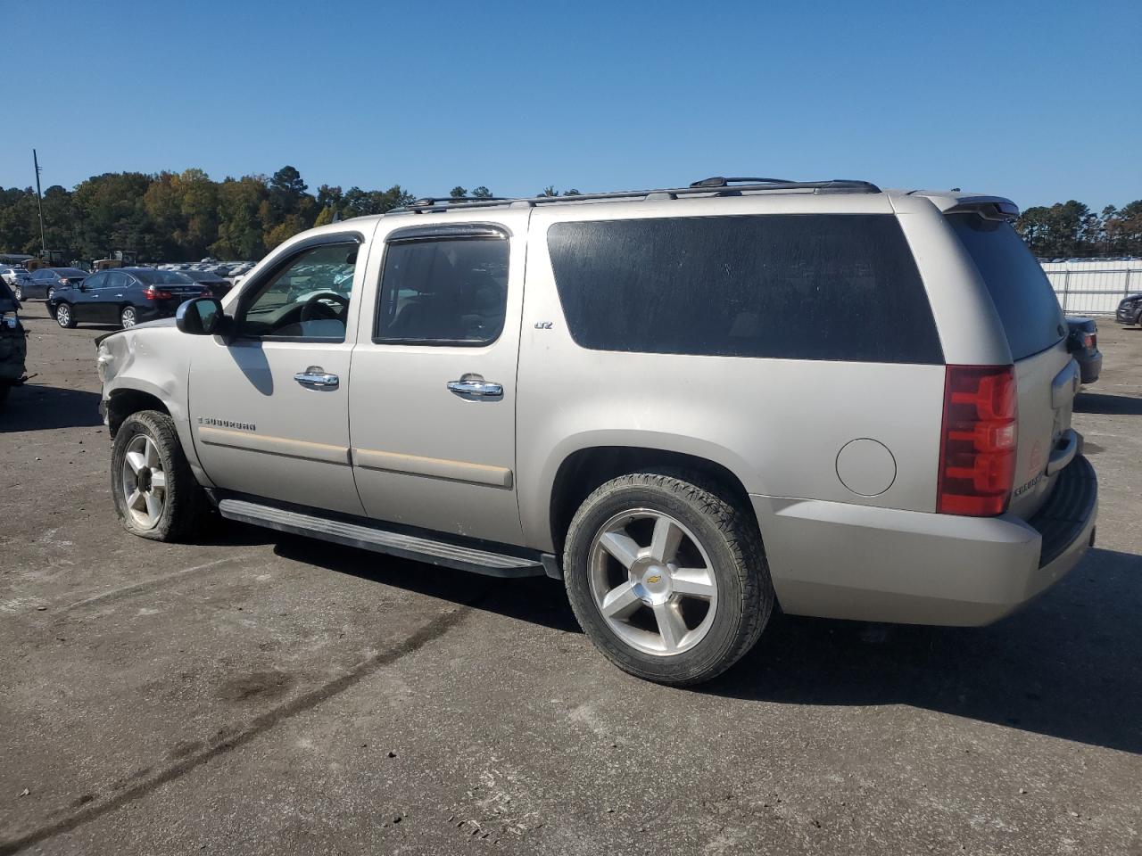 2008 Chevrolet Suburban - Image 2