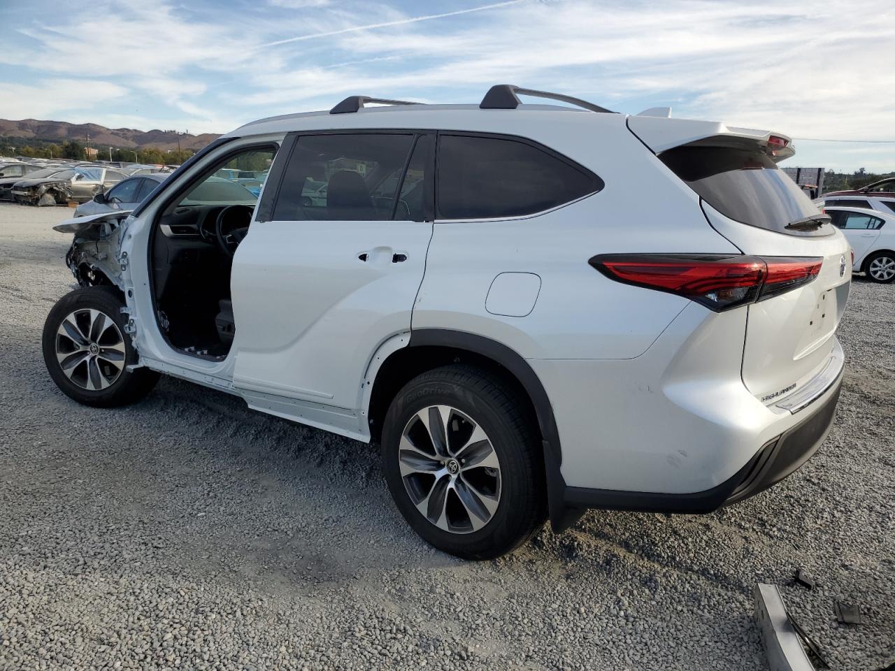 2022 Toyota Highlander - Image 2