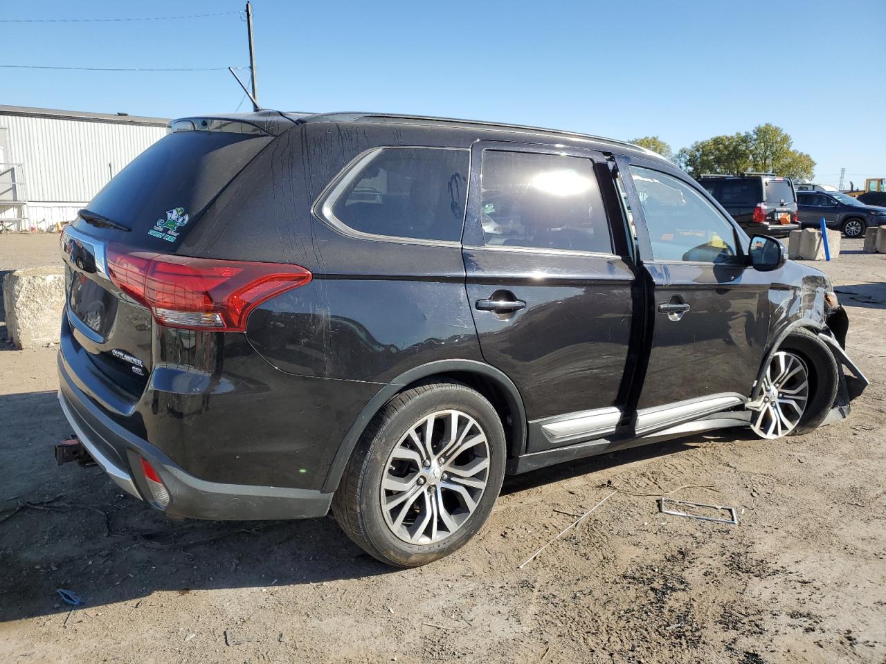 2016 Mitsubishi Outlander - Image 3
