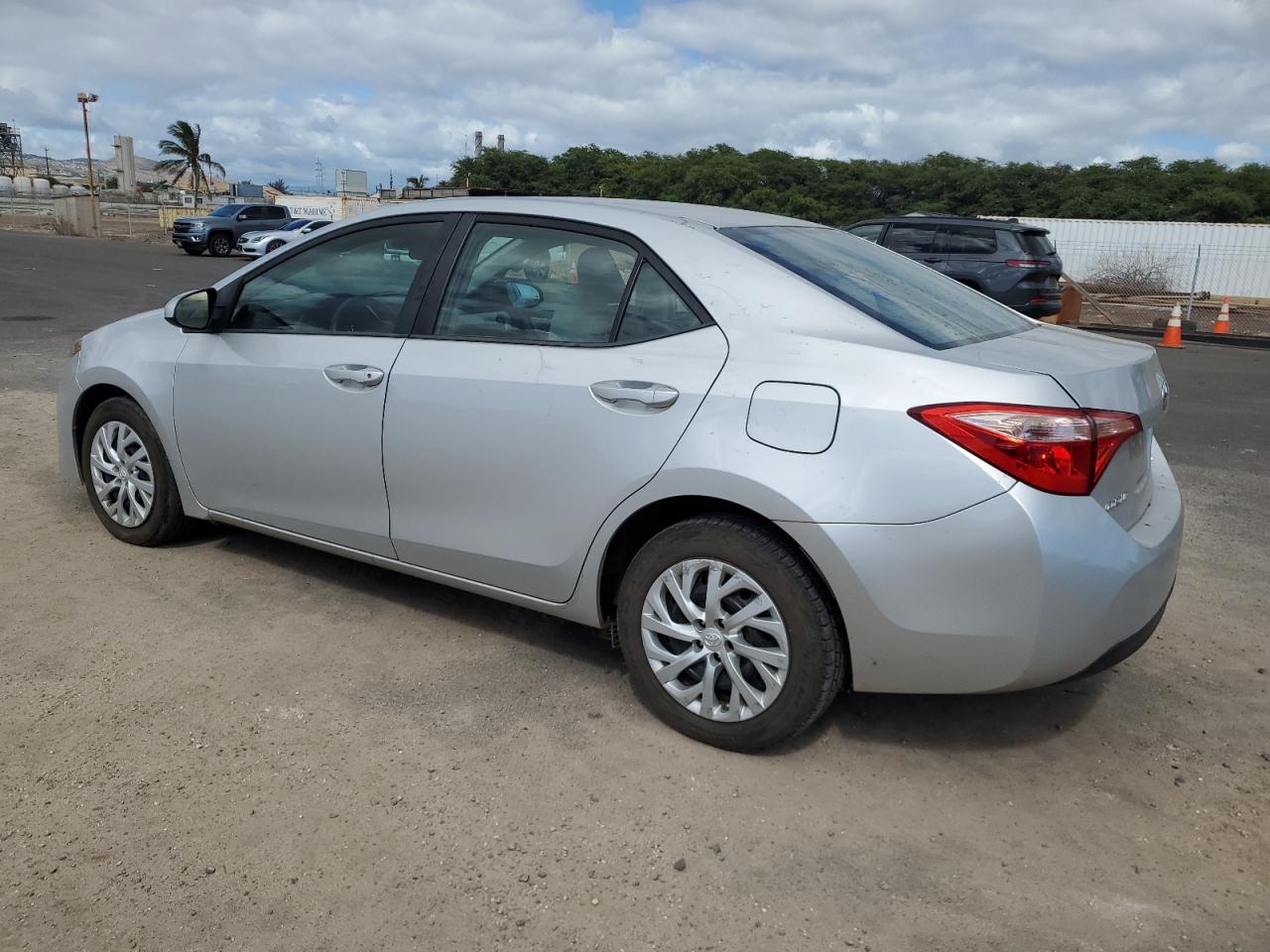 VIN 5YFBURHE2JP771066 2018 TOYOTA COROLLA no.2