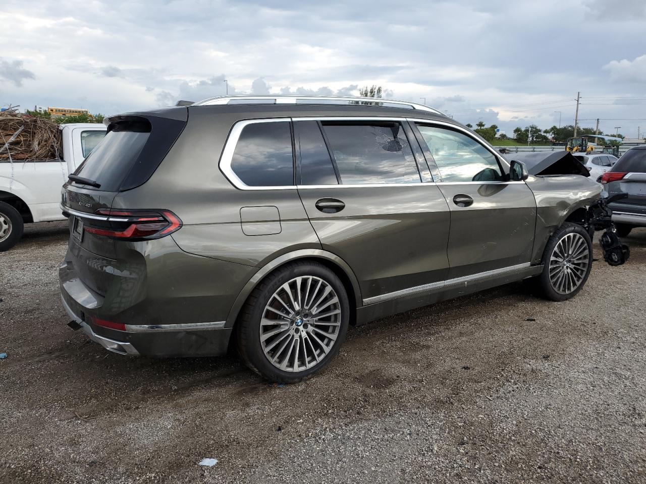 VIN 5UX23EM01S9W42750 2025 BMW X7 no.3