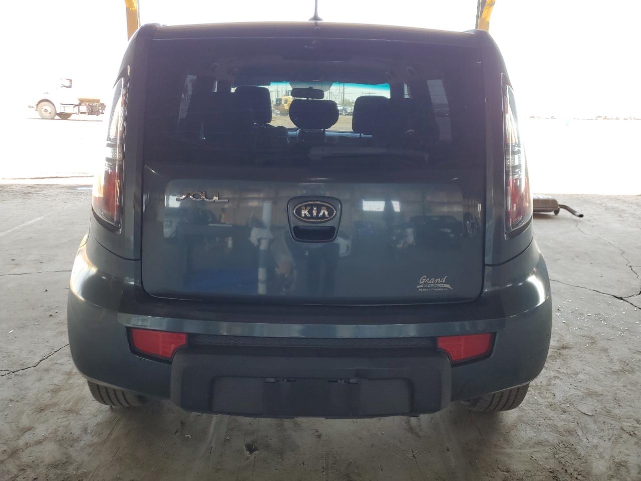 KNDJT2A28B7223680 2011 Kia Soul +