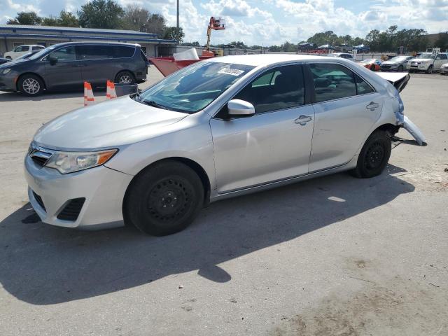  TOYOTA CAMRY 2014 Srebrny